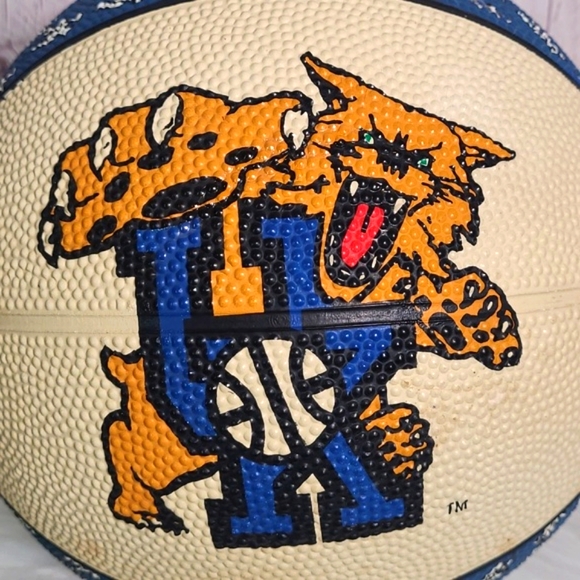 Y2K UK University of Kentucky Wildcats Cats Basketball Ball Standard Size - Picture 3 of 14